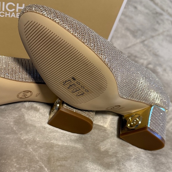 Michael Kors Women's glitter chain mesh Gold pump - Picture 4 of 9